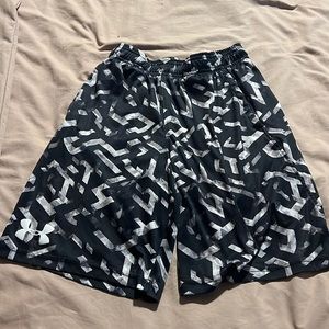 Youth Large UA shorts
